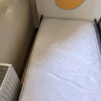 تخت با تشک سالم و تمیز