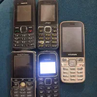 پنج عدد گوشی نوکیا ۱۲۸۰