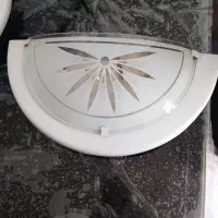 چراغ دیواری فلزی در حد بسیار نو