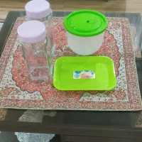 دوعددشیشه وظروف پلاستیکی