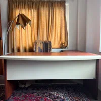 میز اداری کاملا سالم