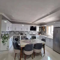 ویلایی دو واحدی طبقه اول حیاط مجزا 400با11