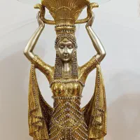 مجسمه طلایی نگین‌کوب