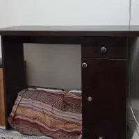 میز ک تحریر و کامپیوتر