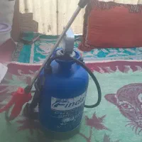 یک عدد سم پاش و یک عدد علف زن