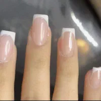 خدمات تخصصی کاشت ناخن