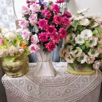 سه عدد گلدان و گلدان