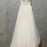 لباس عروس دنباله‌دار و شنل بسیار تمیز و در حد نو