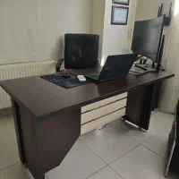 دو عدد میز مدیریتی نو استفاده نشده