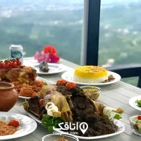 صندوقدار خانم صبح و عصر کار در رستوران