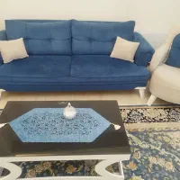 مبلمان هفت نفره همراه با جلومبلی و سه میز عسلی