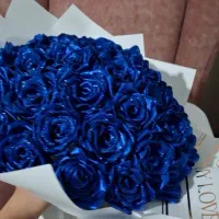 دسته گل رز و باکس رز روبانی