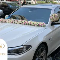 تزیین و گل آرایی ماشین عروس مینیمال گلفروشی گلاریس