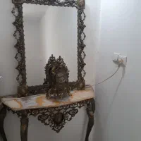 آینه ومیز وساعت وگلدان گل