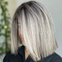 سالن تخصصی کلیه خدمات زیبایی واجاره میز ناخن