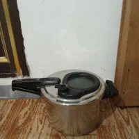 زودپز ۸ لیتری بی ایراد