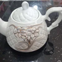 تعدادی قوری چینی
