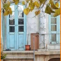 یک قطعه زمین مسکونی با یک آپارتمان