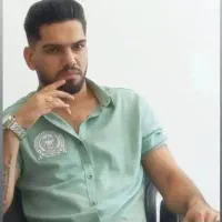 جویا کار رانندگی هستم