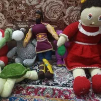 تعداد زیادی ماشین و عروسک
