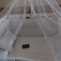 تخت (گهواره)کنار مادر