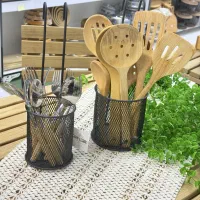 جاکفگیر و ملاقه آویز شده
