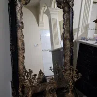 آیینه و شمعدان ایستاده