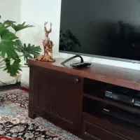 میز تلوزیون چوبی به رنگ فندقی بسیار جنس خوب و زیبا