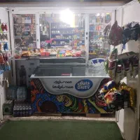 فروشنده اقا دکه مطبوعاتی