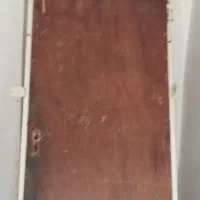 درب اتاق با چهار چوب و جا کولری پنجره ای