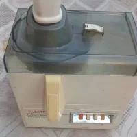 یک دستگاه آبمیوه گیری الکترا
