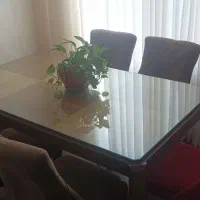 میز ناهارخوری شش نفره همراه با شیشه