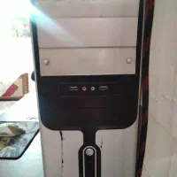 شامل مانیتور و موس و کیبورد