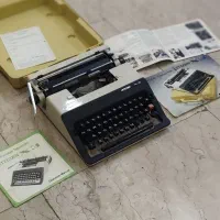 ماشین تایپ قدیمی