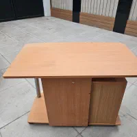 میز تحریر و کامپیوتر