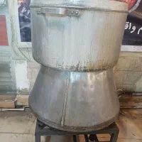 دو عدد قزان بزرگ 12 منی و یک اجاق 3 شعله