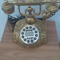 یک عدد تلفن برنزی آنتیک