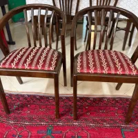 یک جفت صندلی چوبی