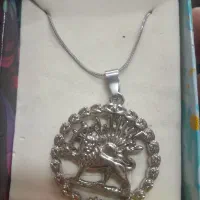 گردنبند شیر خورشید
