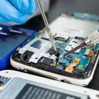 تعمیرات موبایل تقبل می‌کنیم