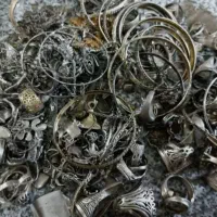 خ نقره شکسته و انگشتر