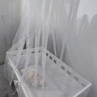 تخت گهواره کنار مادر