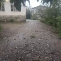 زمین و خانع
