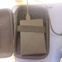 لپتاپ اپل و هارد اکسترنال