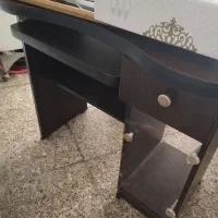میز کامپیوتر در حد نو