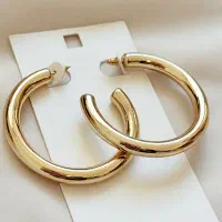 گوشواره نیم حلقه ای مدل طلایی مینیمال کیوت