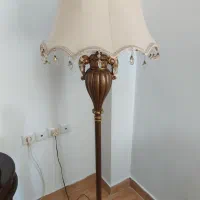 آباژور ایستاده