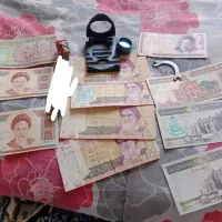 یه مقدار پول وجا فندکی با یه آچار  با شیکر