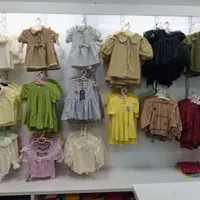واگذاری دکورو لباسهاو تمام اجناس مغازه پوشاک کودک|لباس|طبس, |دیوار