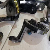 تعداد زیادی دسته چرخ خیاطی